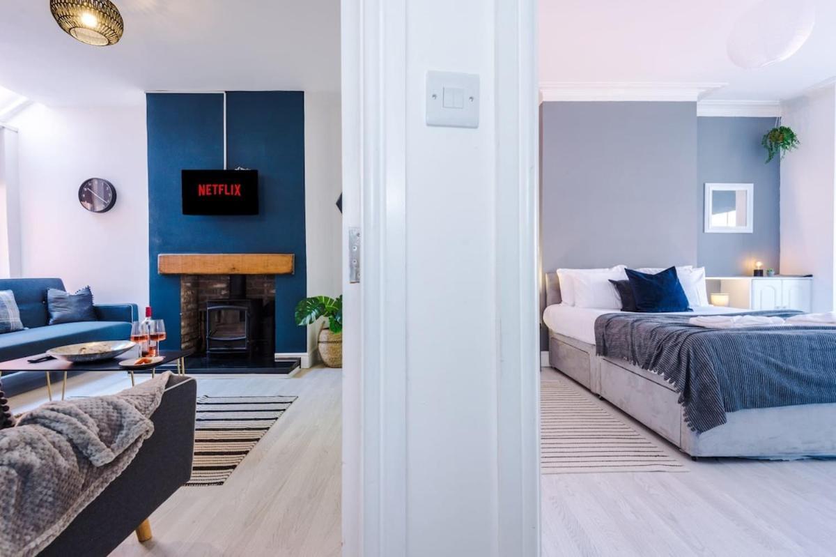 Large 4 Bedroom Home With Free Parking Near Mediacityuk Manchester Bagian luar foto